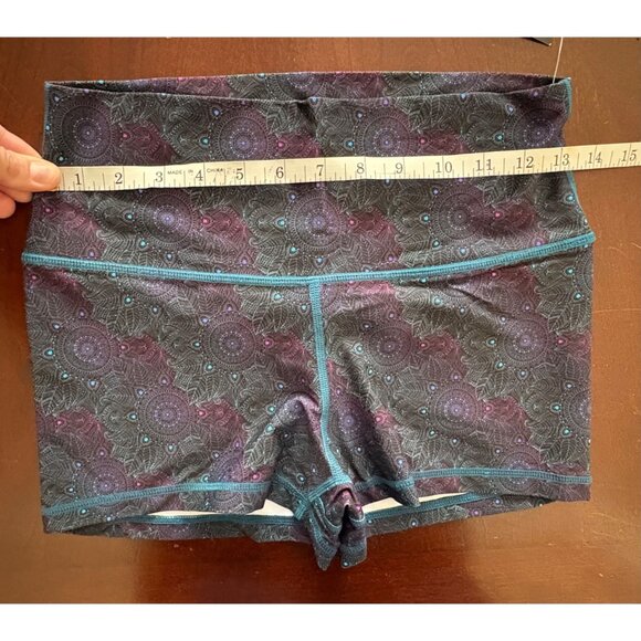 Peachy Athletics NWT Vixen Booty Workout Shorts Mandala Print Size Medium - Picture 7 of 10